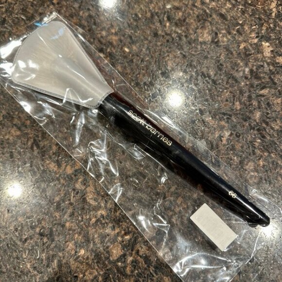 SCOTT BARNES The Powder Sheer Makeup Brush #66 For Blush/Bronzer/Highlighter~NEW - Picture 2 of 4